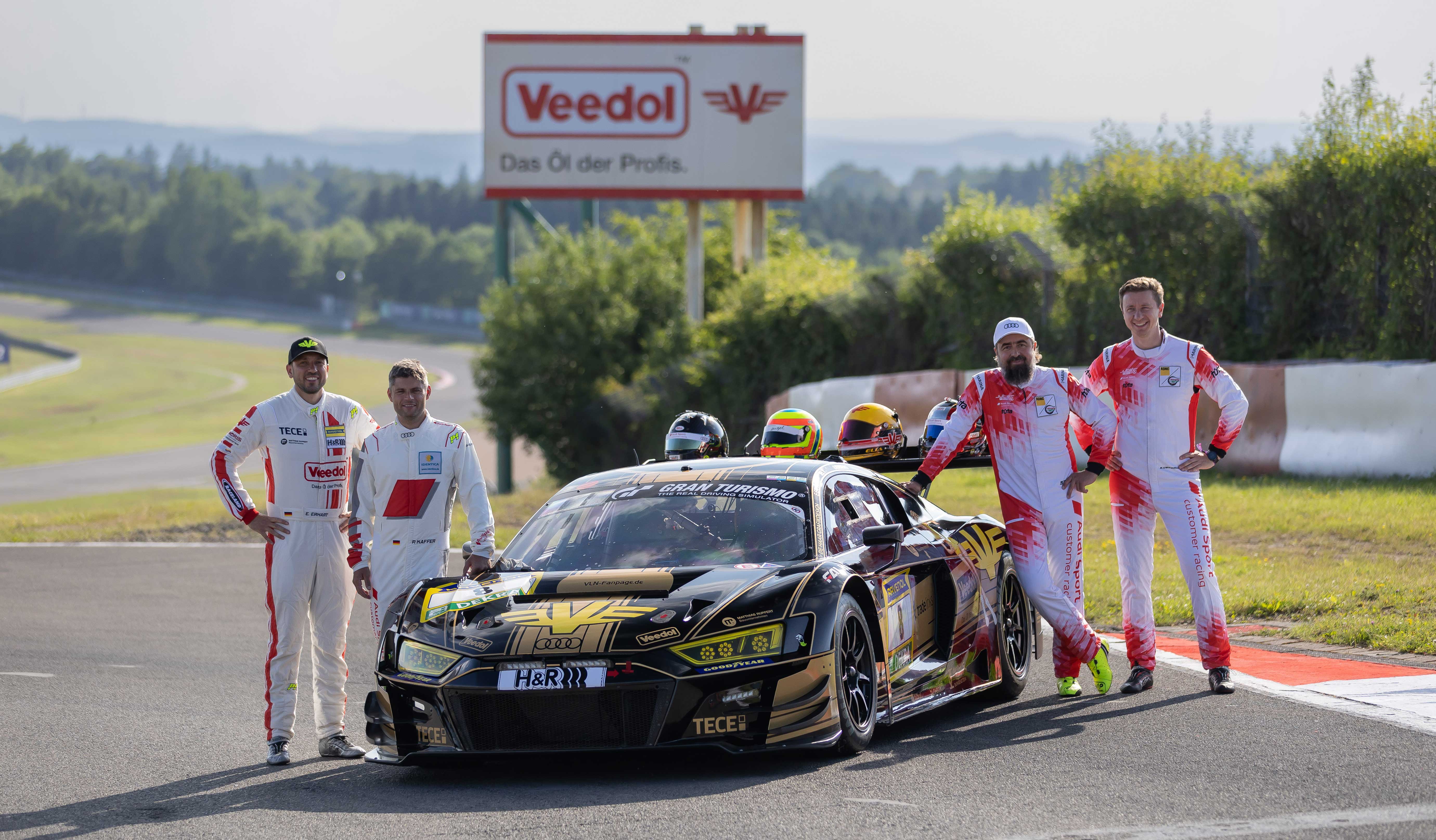 Juta Racing vor der Veedol Schikane auf dem Nürburgring